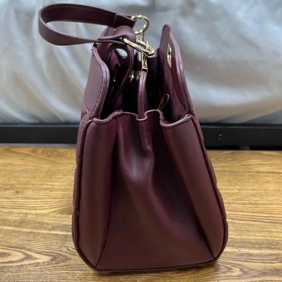 Badgley Mischka Burgundy Large Quilted Shoulder Bag With Detachable Strap - Picture 4 of 8